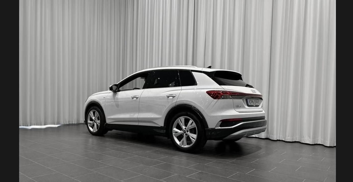 Audi Q4 e-tron, 40 e-tron S-Line Ambient Kam. - fotka 3