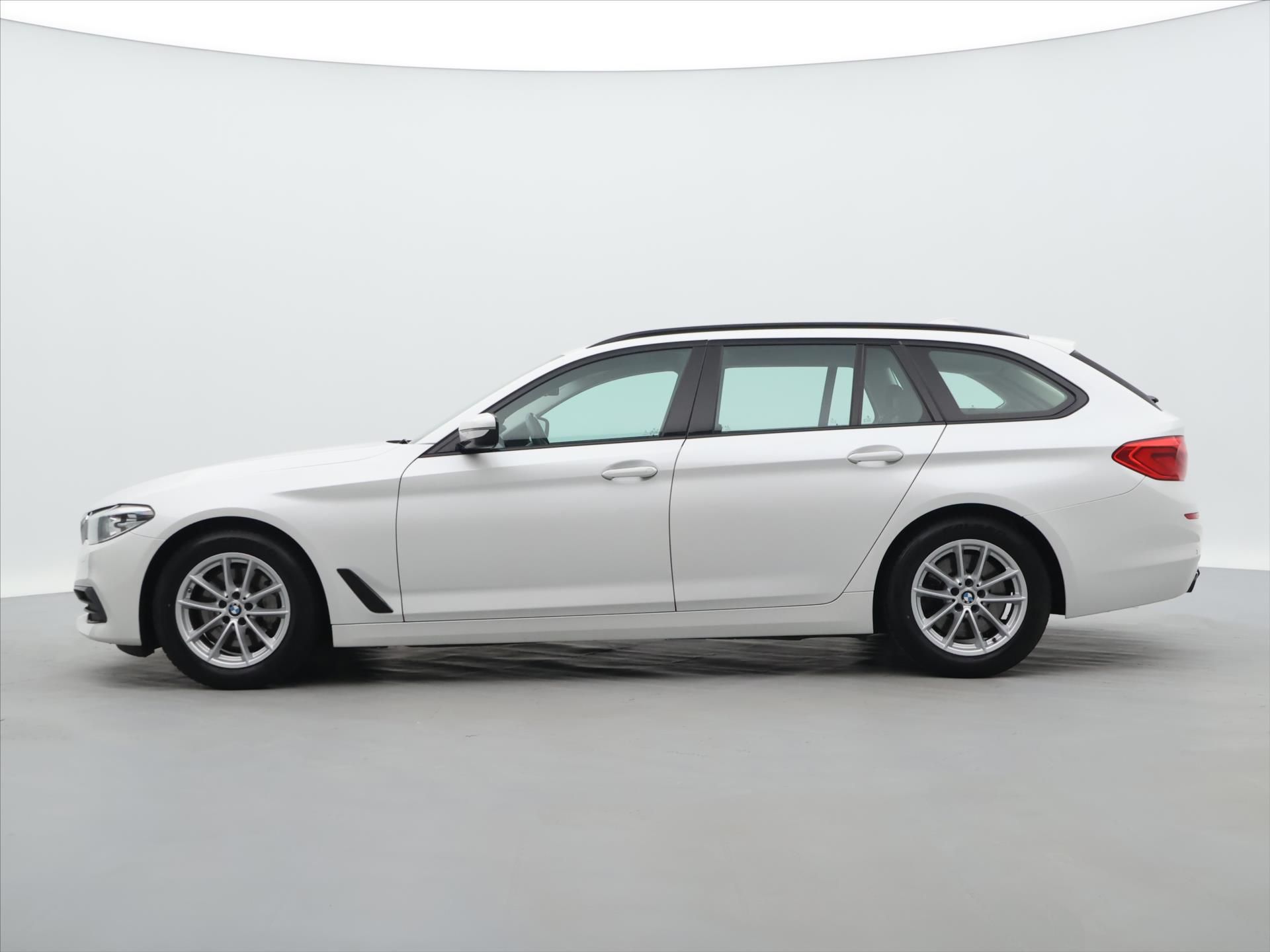 BMW Řada 5, 3,0 530d 195kW Aut. Sport Line - fotka 4