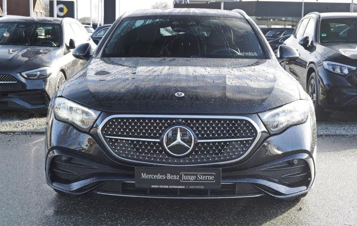 Mercedes-Benz Třídy E, E220d*AMG*AHK - fotka 2