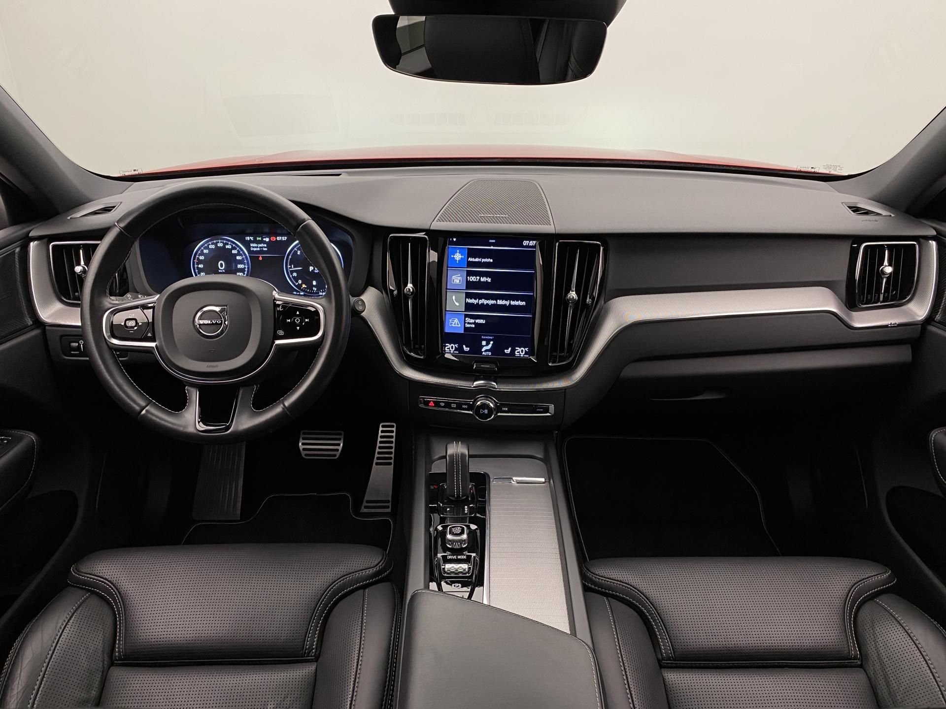 Volvo XC60, B5 AWD R-DESIGN AUT CZ - fotka 2