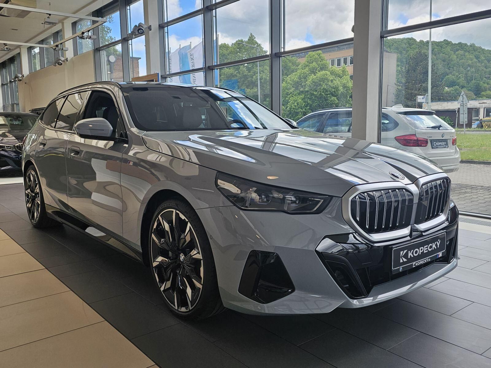 BMW Řada 5, 540d xDrive Touring M Sport - fotka 3