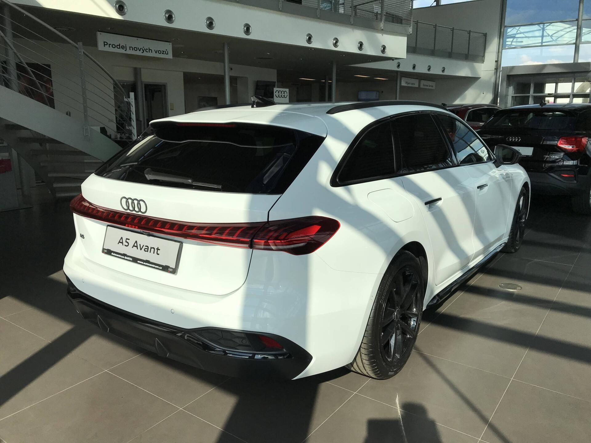 Audi A5, 7STR 2,0TDI - fotka 3