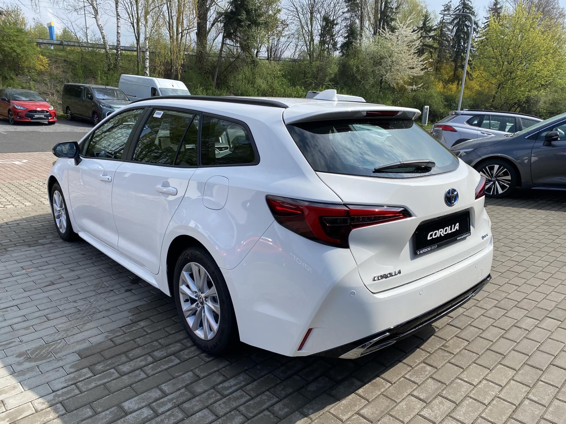 Toyota Corolla, 1.8 HEV Comfort Tech - fotka 4