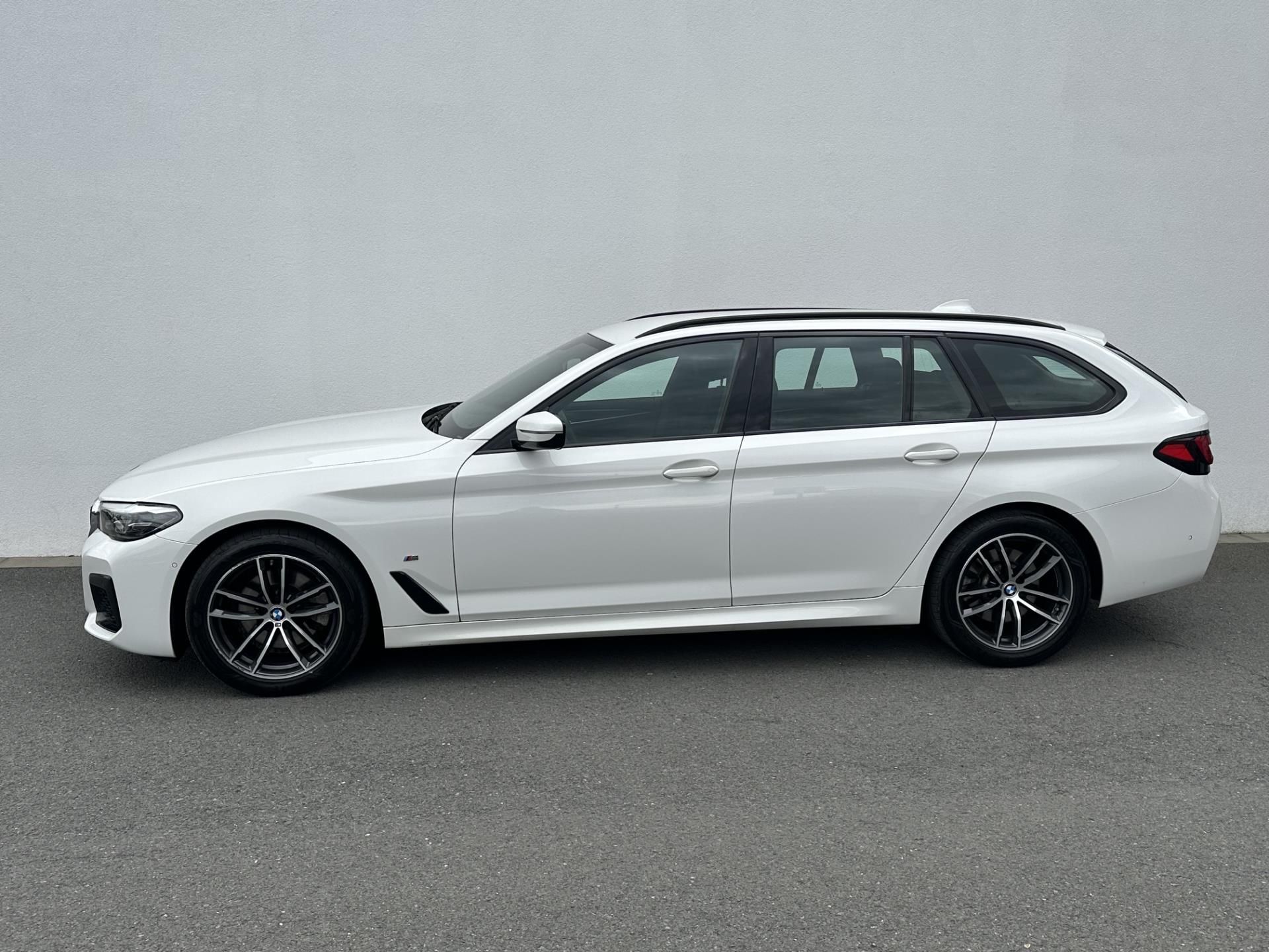 BMW Řada 5, 520d xDrive Touring Mpaket - fotka 3