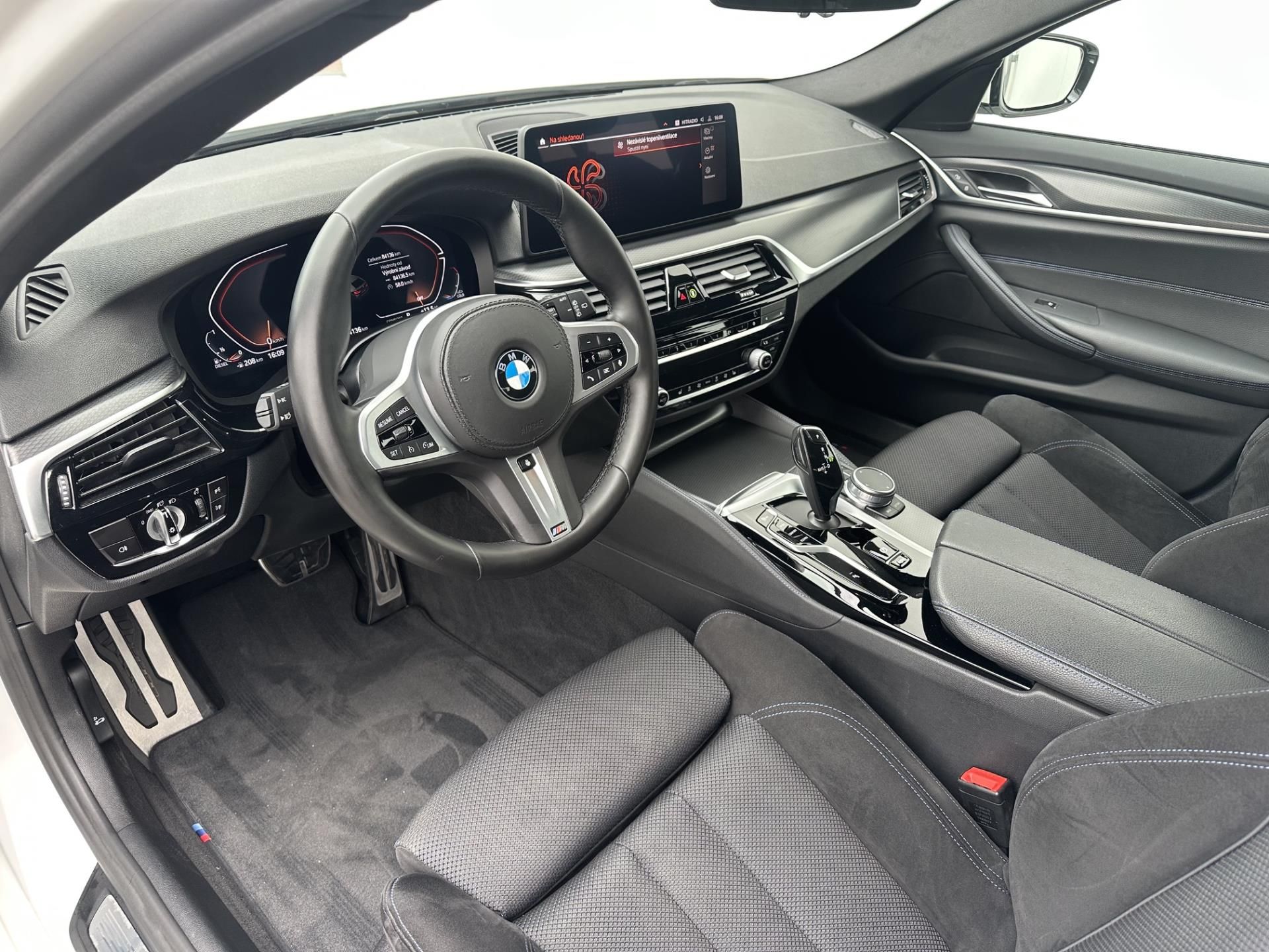 BMW Řada 5, 520d xDrive Touring Mpaket - fotka 6