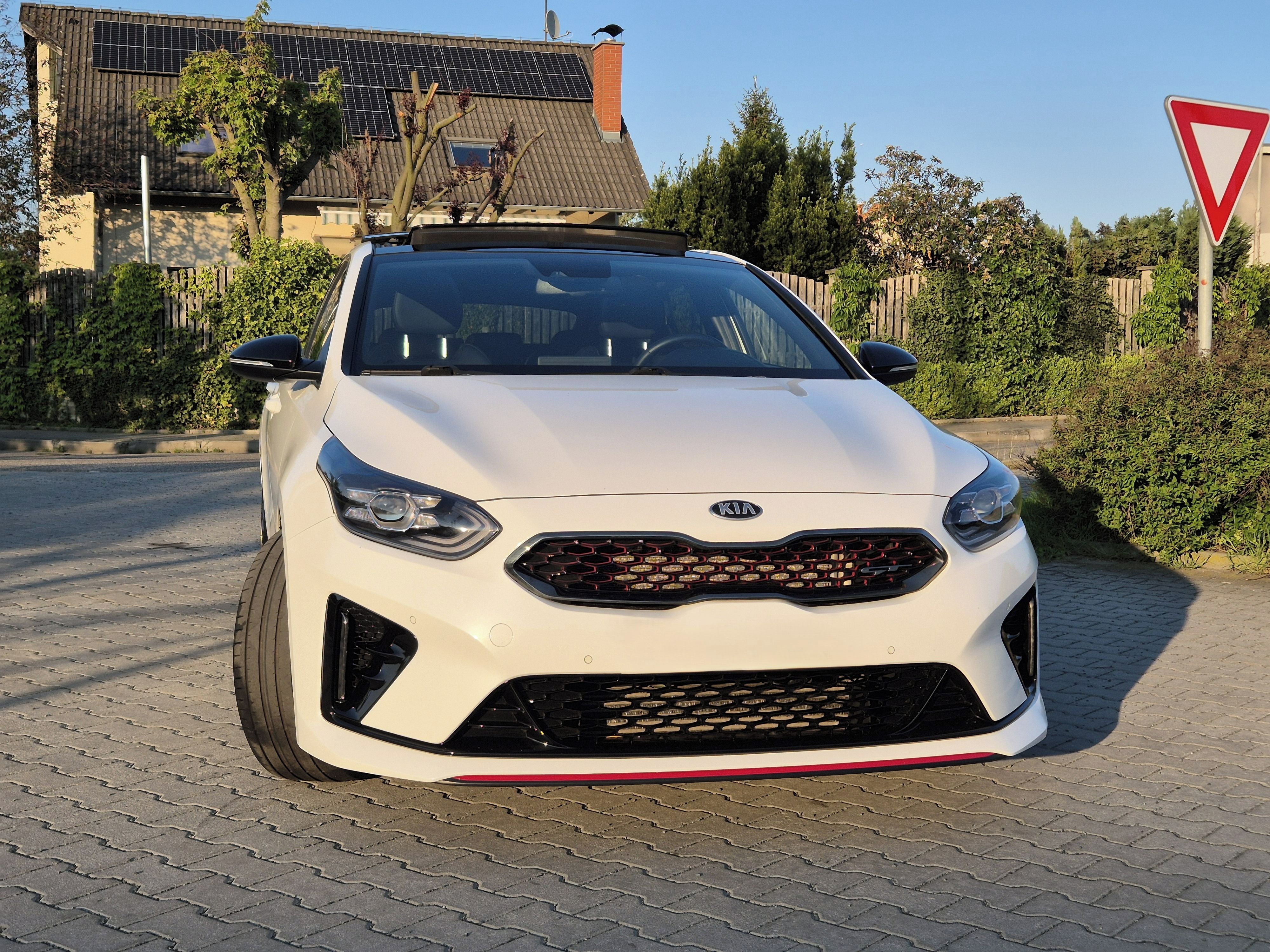 Kia ProCeed, 1,6 T-GDI 7DCT - v záruce KIA - fotka 2