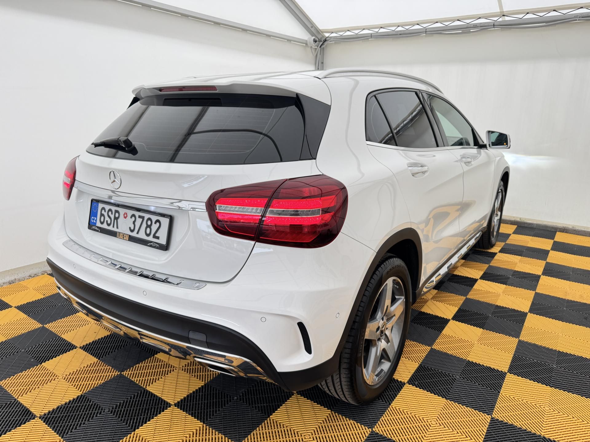 Mercedes-Benz GLA, 220i*135kw*4x4*REZERVACE* - fotka 5