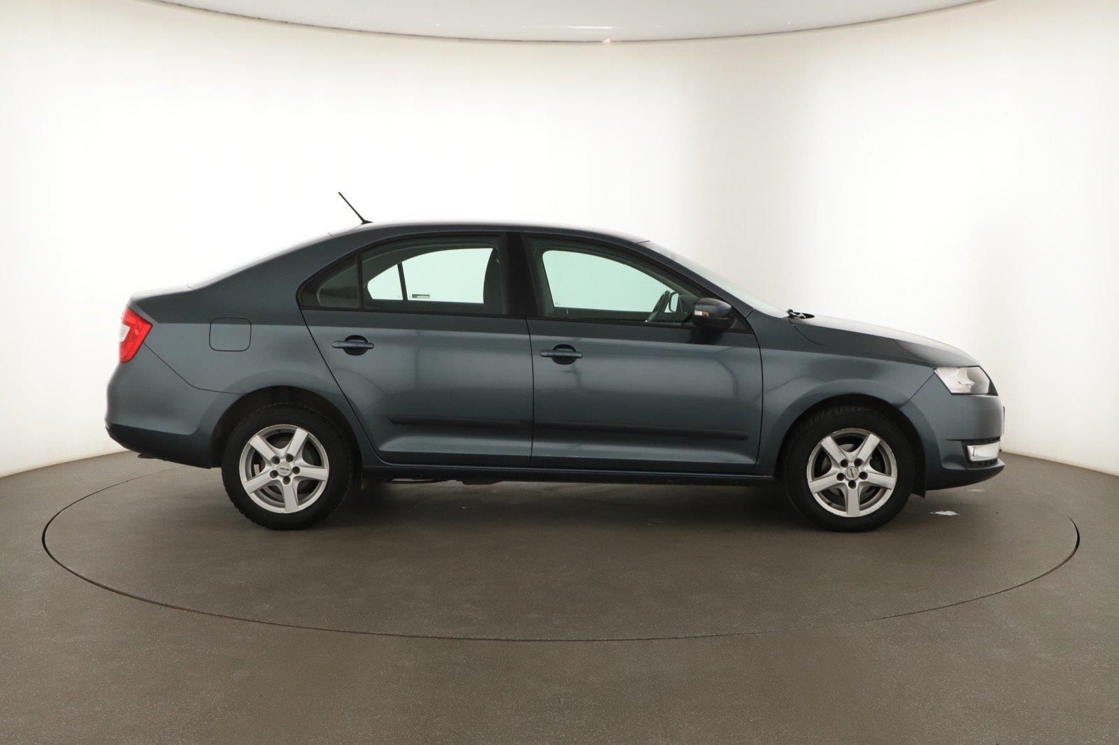 Škoda Rapid, 1.2 TSI, Automat, Klima - fotka 6