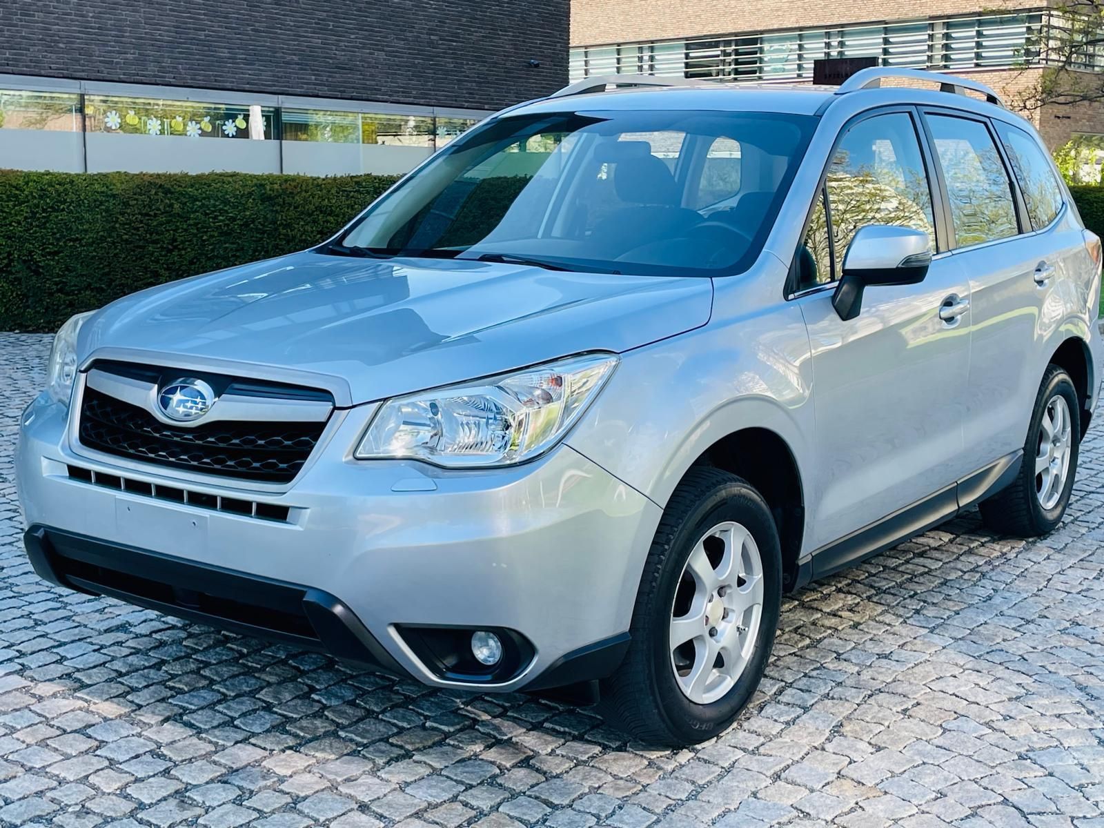 Subaru Forester, 2.0i 4x4 AUT TAŽNÉ SERVISKA - fotka 3