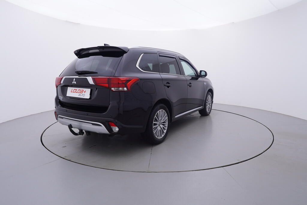 Mitsubishi Outlander, Intense+ 2.4 MIVEC 99 kW - fotka 5