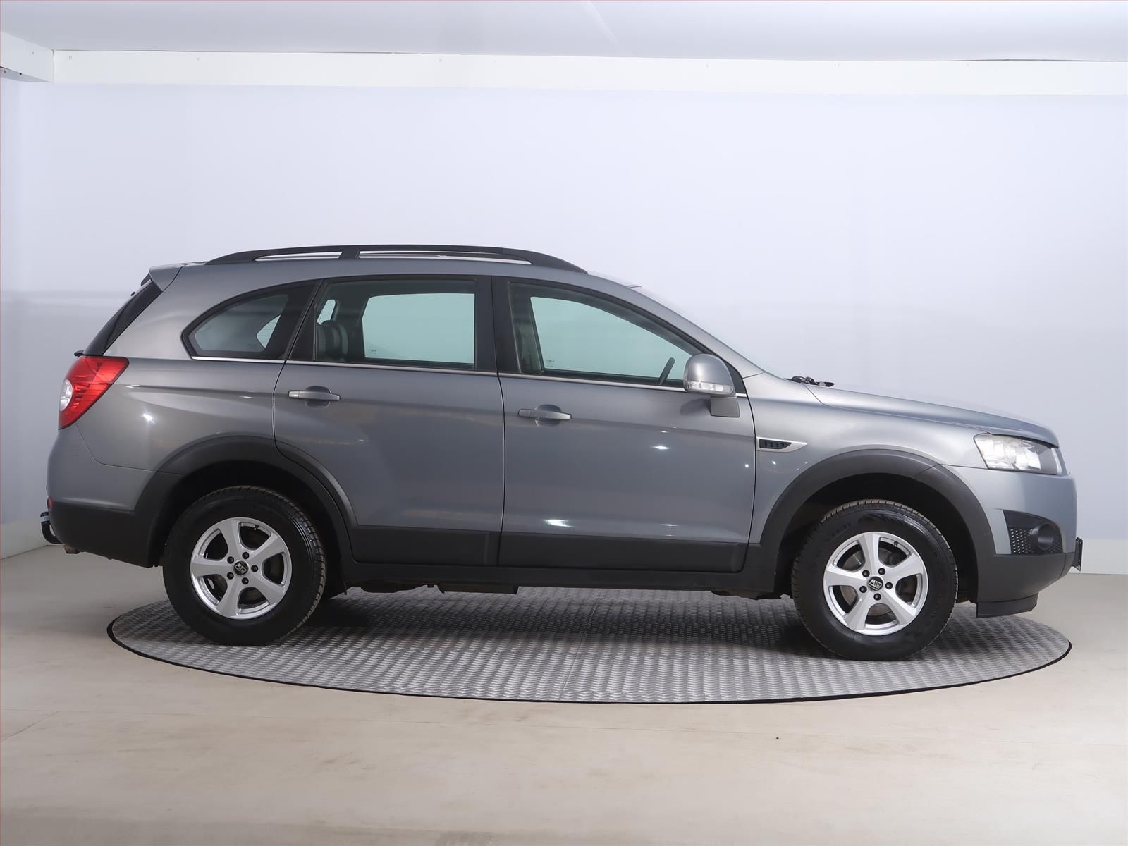 Chevrolet Captiva, 2.4 i, 7 míst, Kožené sedačky - fotka 6
