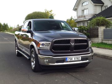5.7 HEMI V8 - DPH - LARAMIE