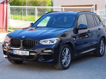30d xDrive - plná výbava