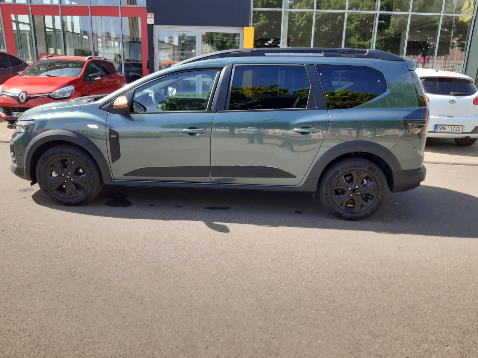 Dacia Jogger, Extreme 1,8 155k HYBRID 7 míst - fotka 6