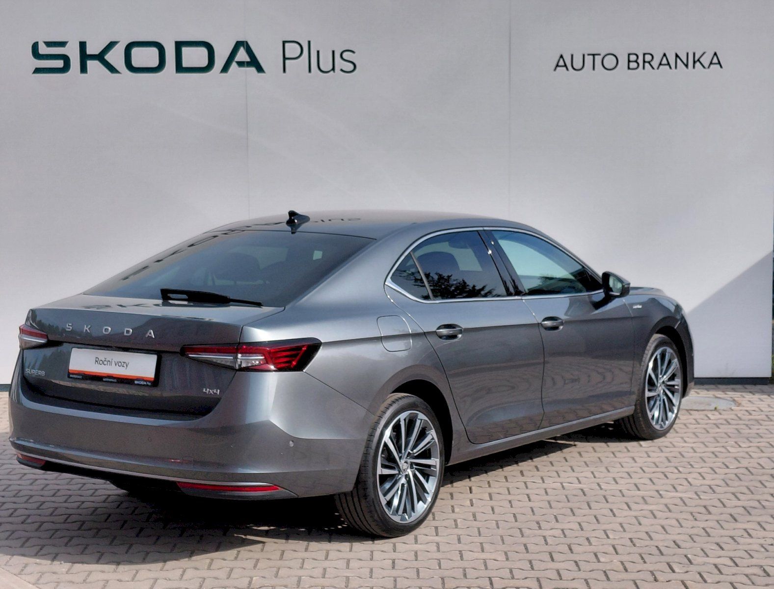 Škoda Superb, 2.0 TDI 142kW DSG 4x4 Laurin a - fotka 2