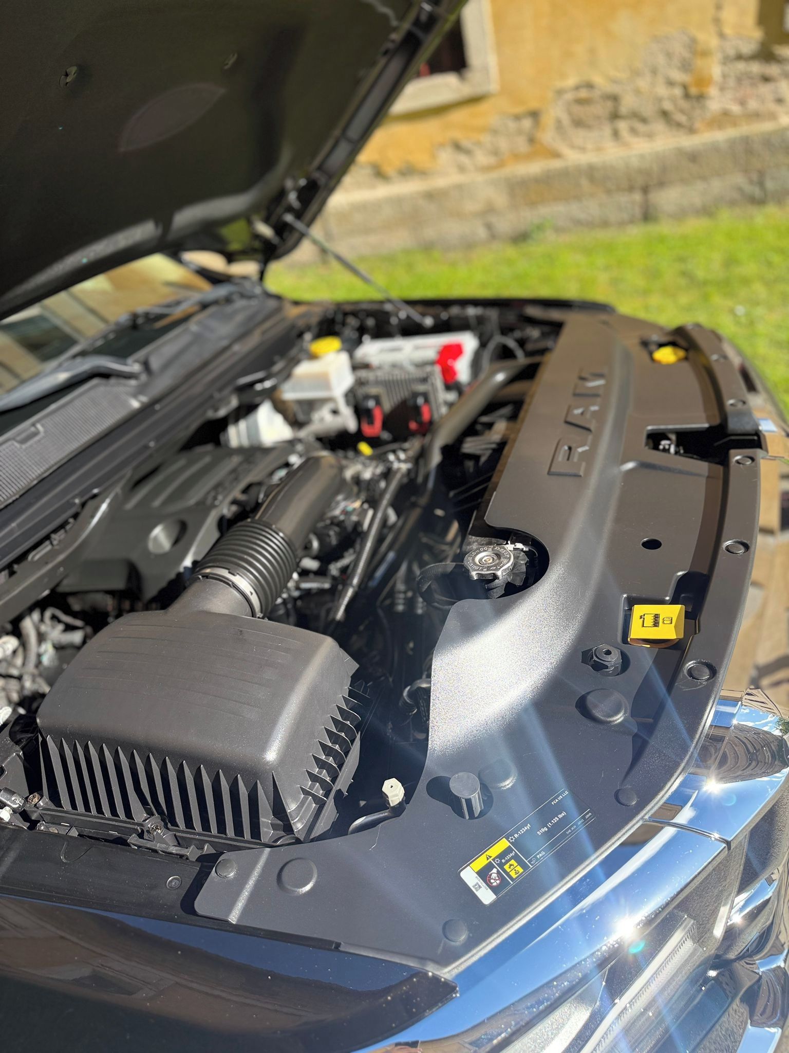 RAM 1500, LARAMIE 5,7 HEMI 4X4 - fotka 4