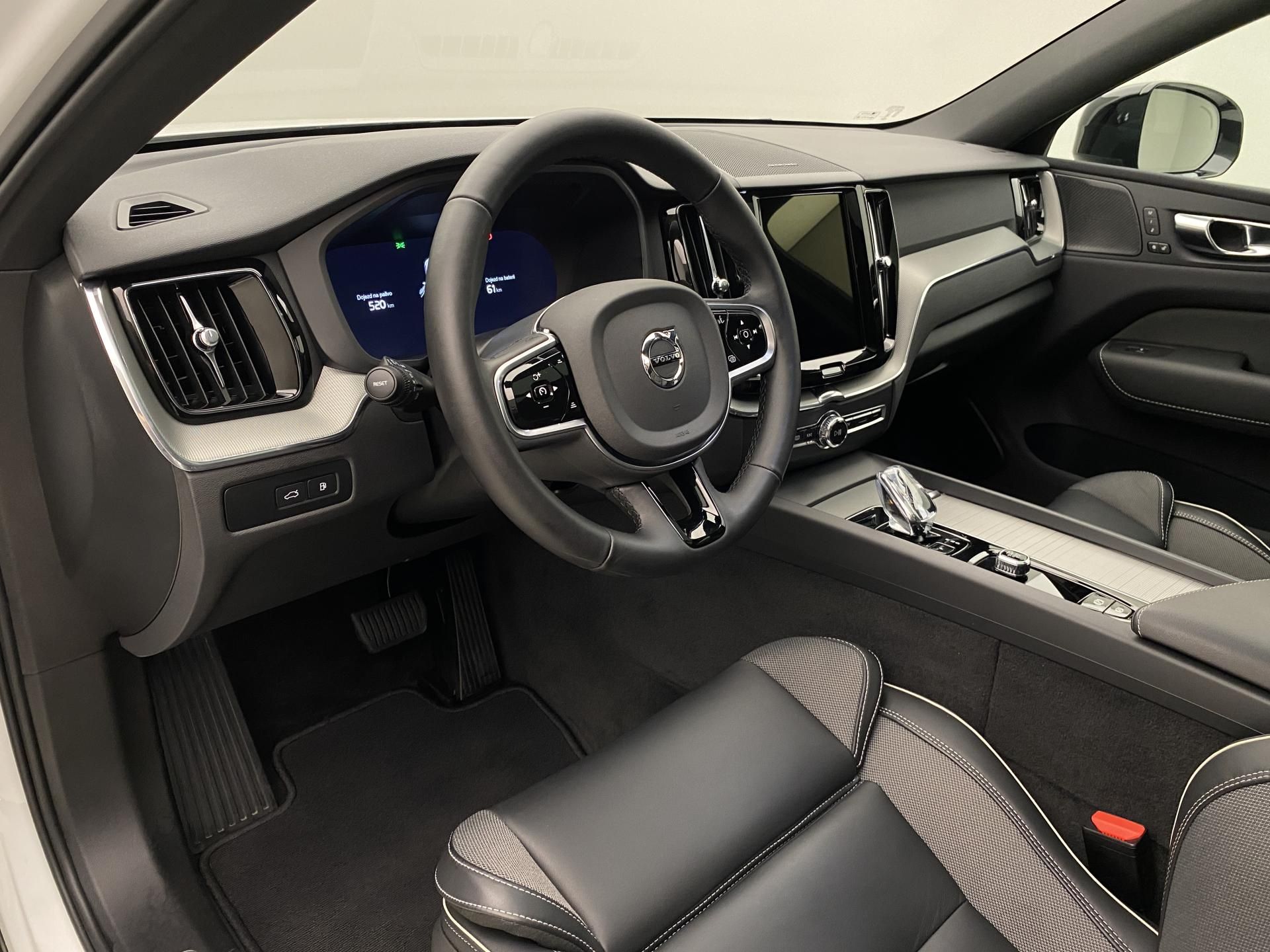 Volvo XC60, T6 AWD RECHARGE DARK PLUS AUT - fotka 4