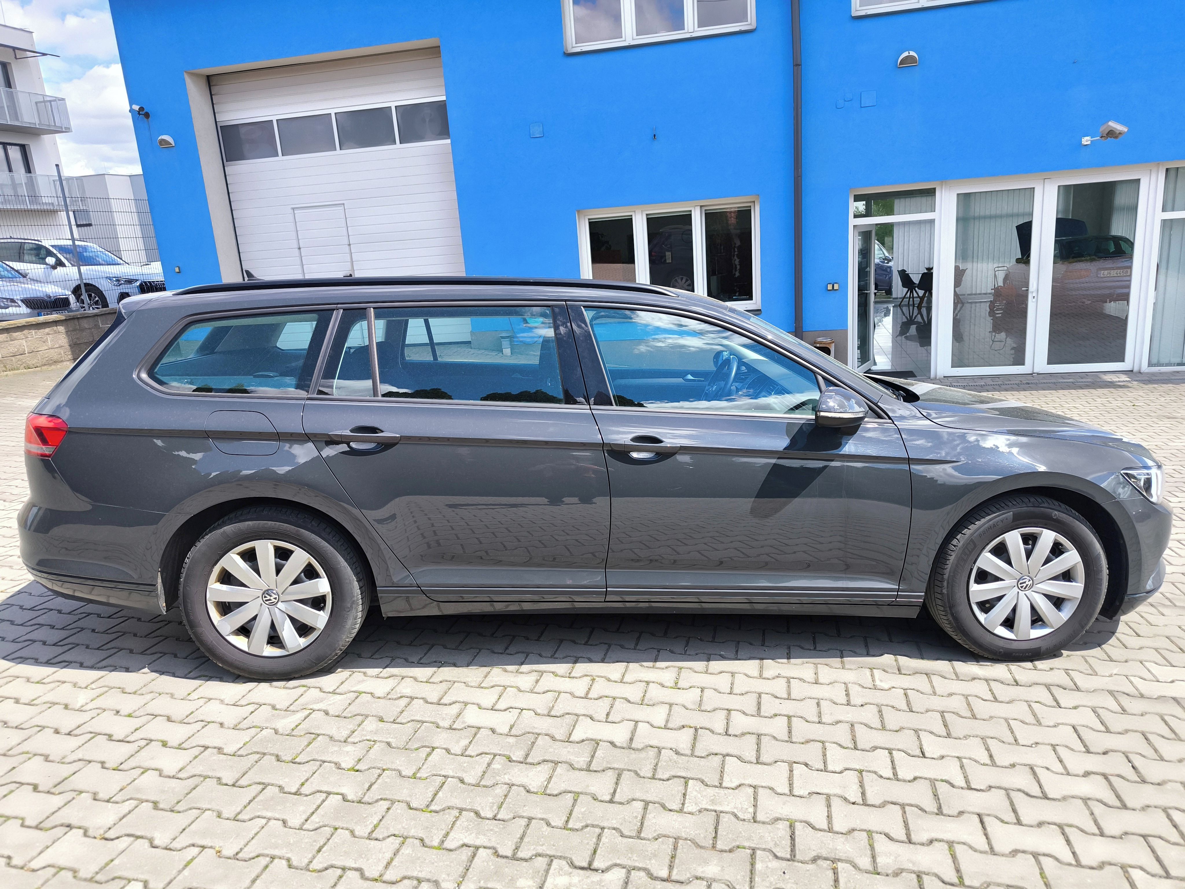 Volkswagen Passat, 2.0 TDi Trendline - fotka 4