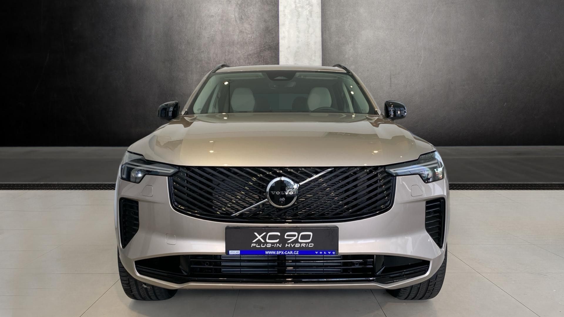 Volvo XC90, PLUS DARK, T8 AWD, 228+107 kW - fotka 2
