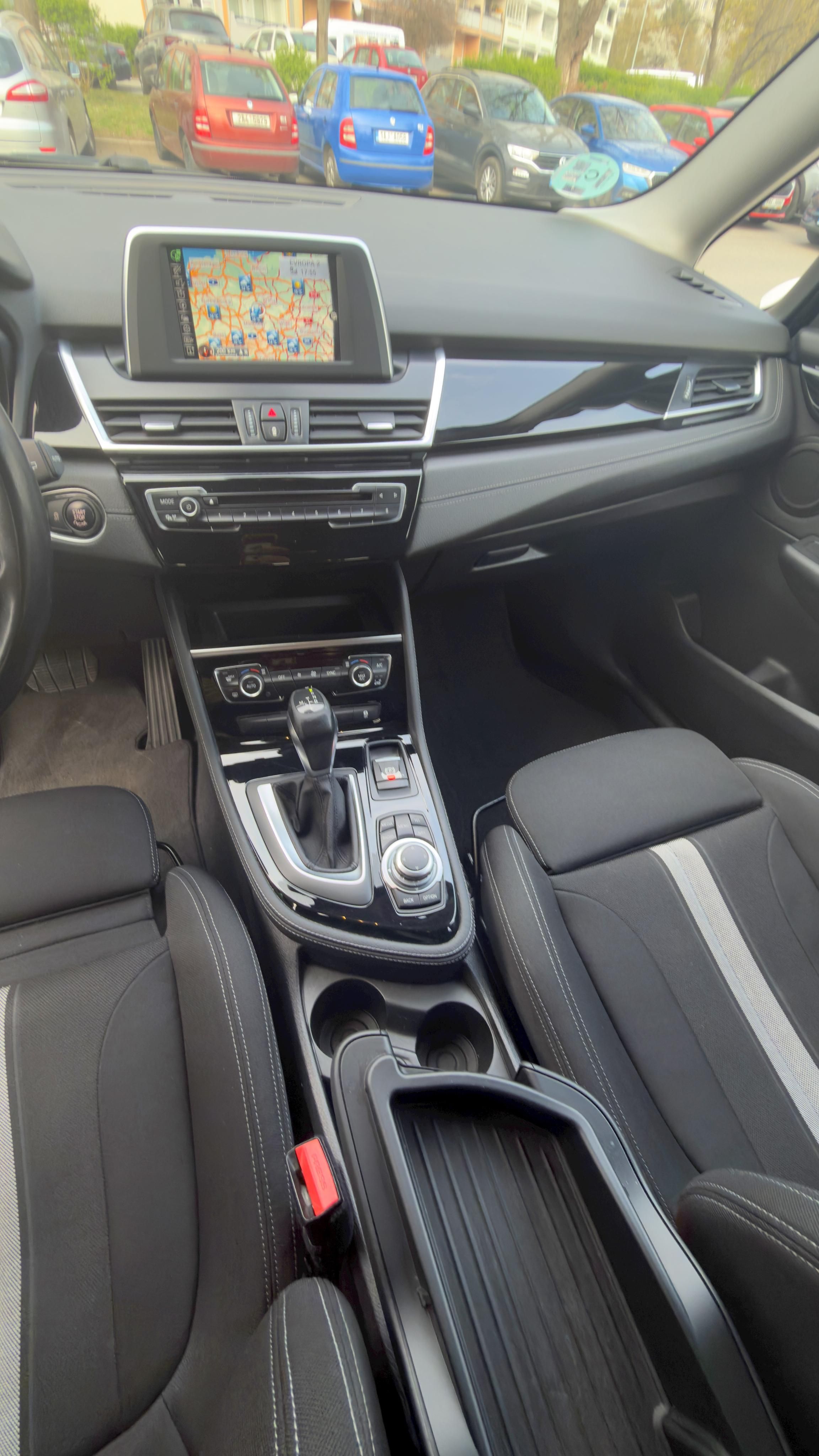 BMW Řada 2, 218d Gran Tourer - fotka 4