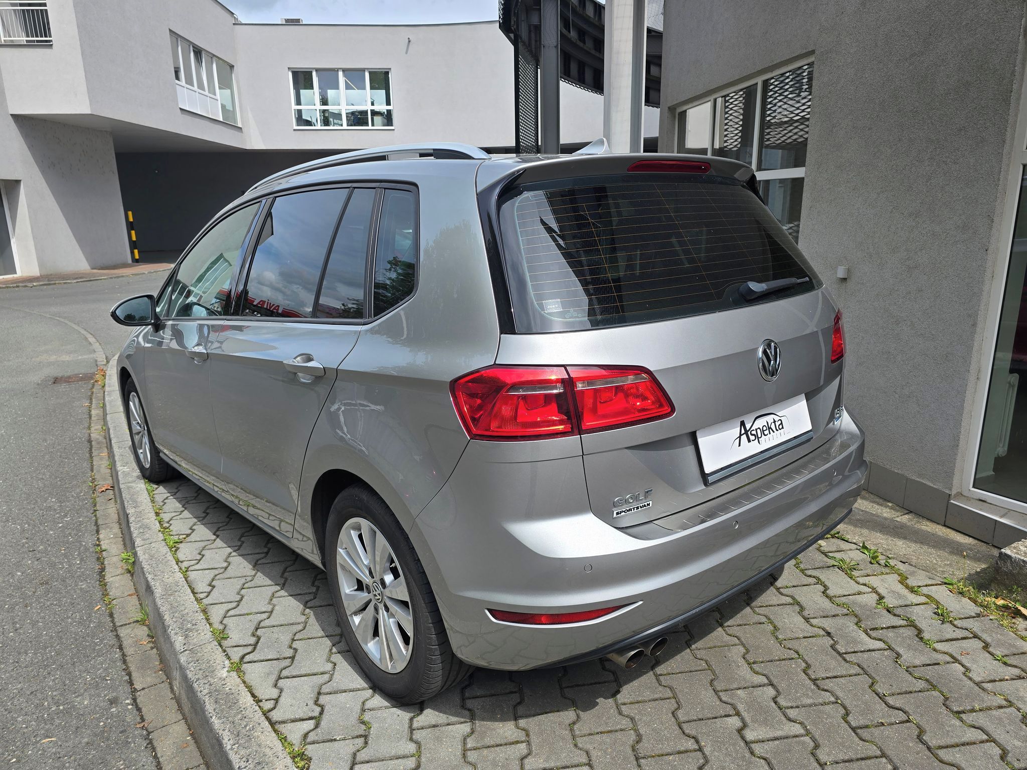 Volkswagen Golf Sportsvan, 1,4 TSI 92KW,  Highline, ČR - fotka 3