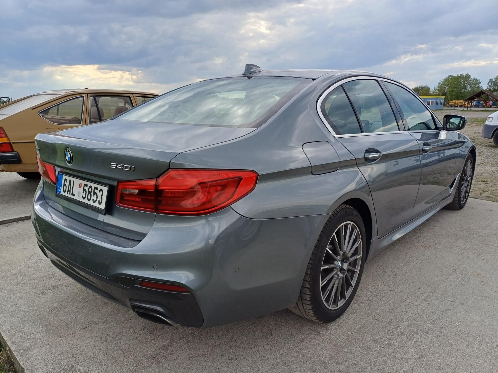 BMW Řada 5, 540i xDrive 250kW Mpaket - fotka 3