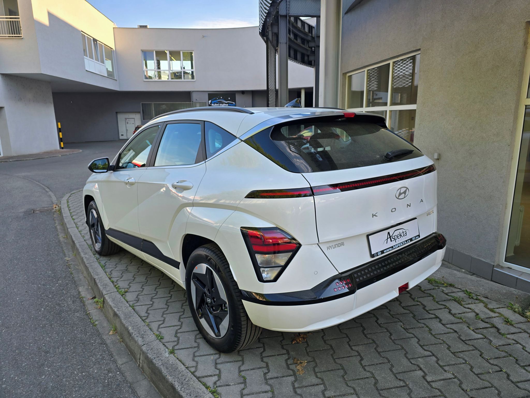 Hyundai Kona, 64.8kwh Smart Range Clima - fotka 3