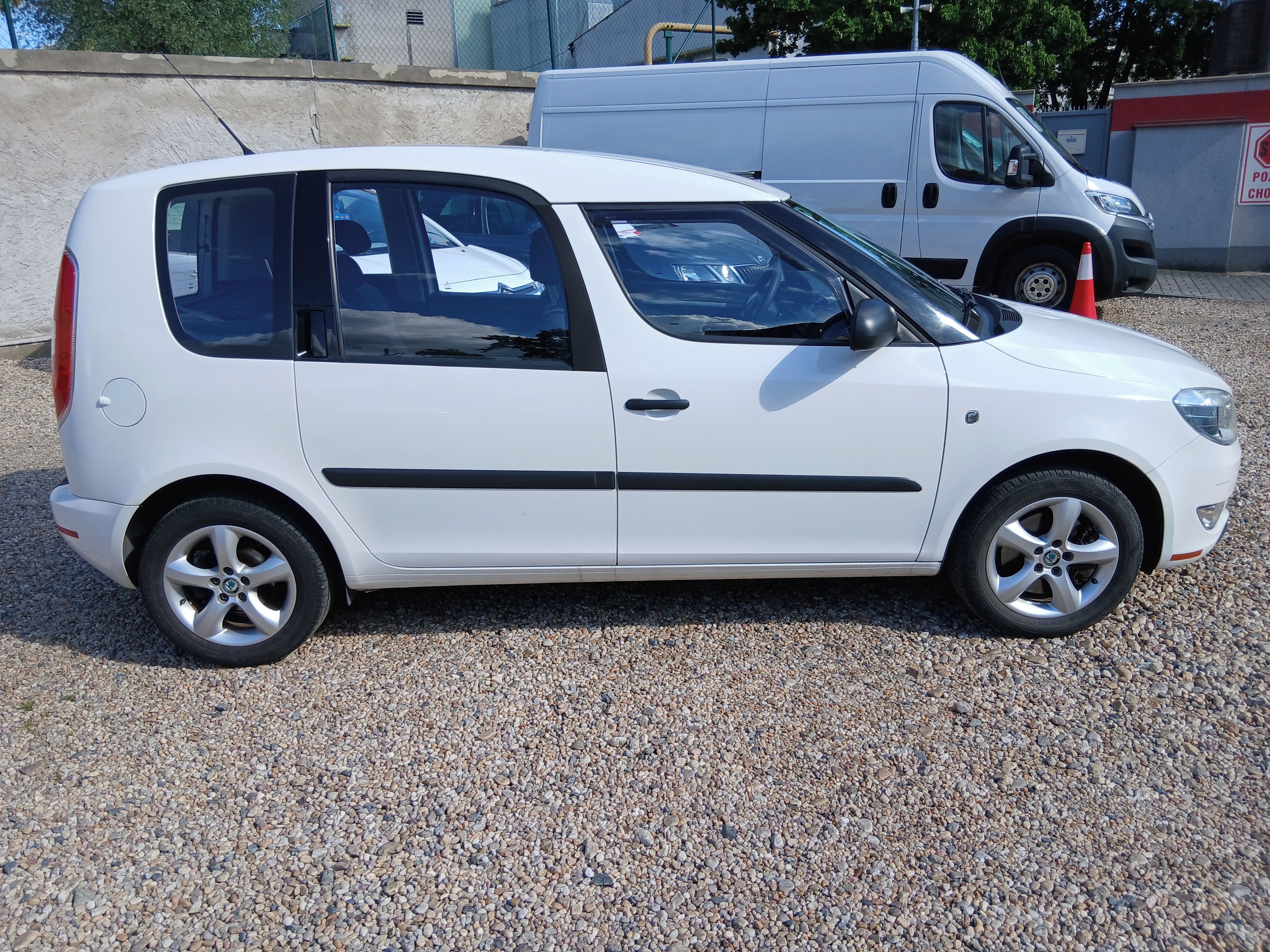 Škoda Roomster, 1.2TDi 55KW Ambi +Zim.kola - fotka 4