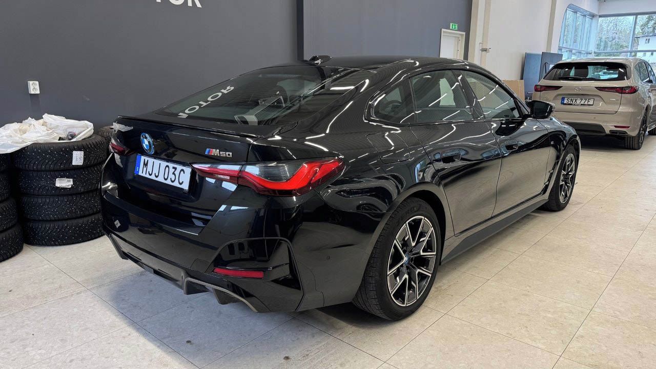 BMW i4, M50 xDrive M-Sport H/K HuD Las - fotka 4