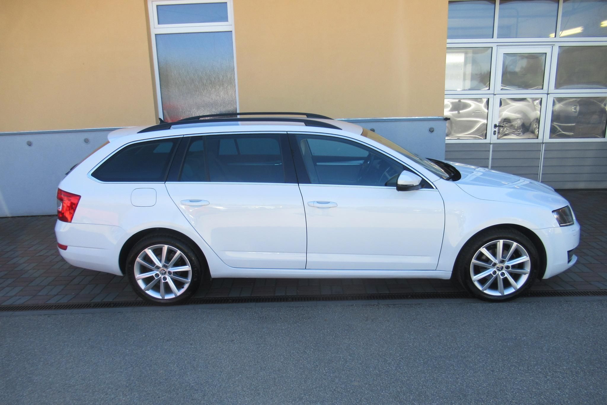 Škoda Octavia, 1.6 TDi DSG AUT.KLIMA TAŽNÉ - fotka 3