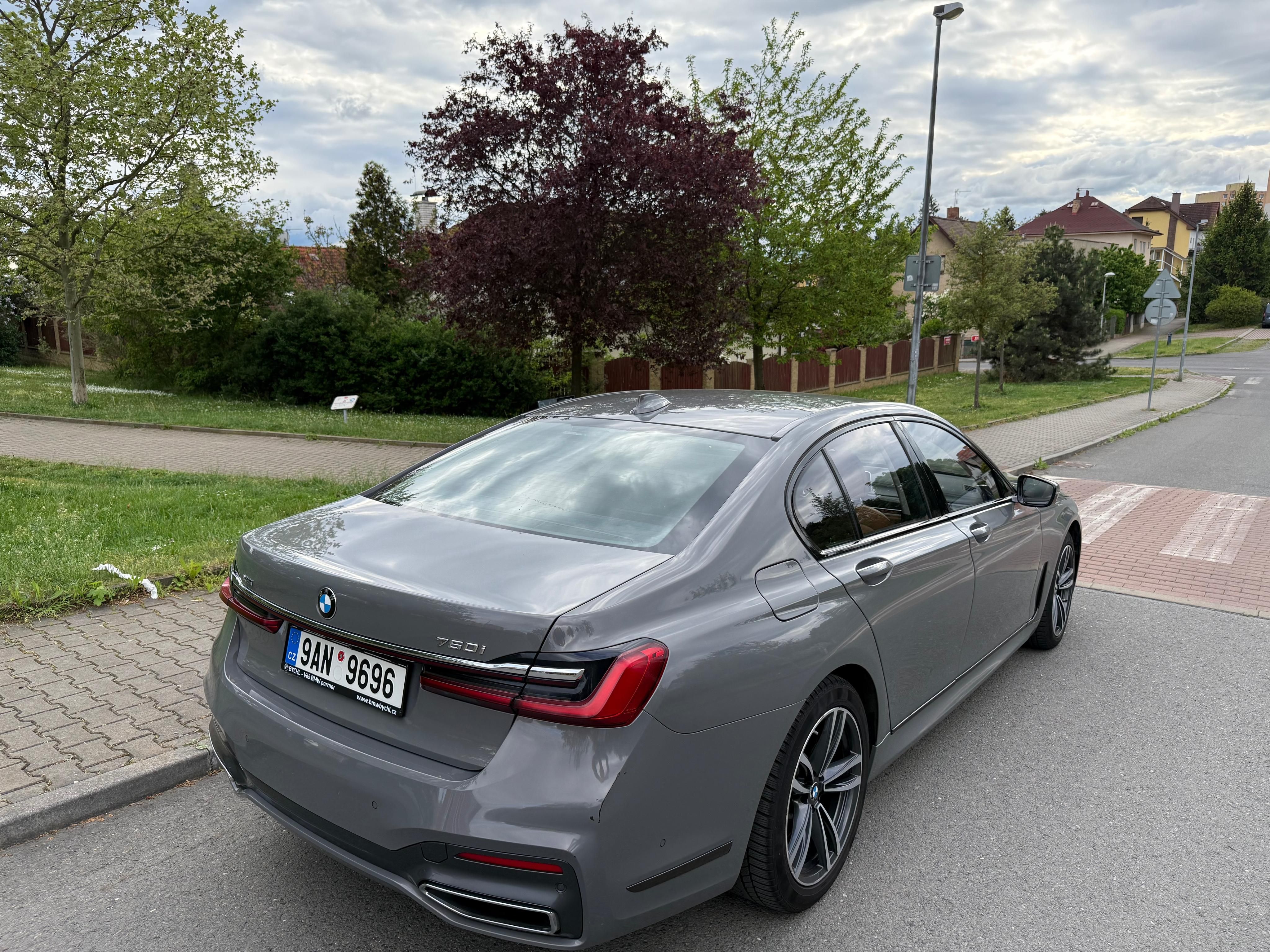 BMW Řada 7, BMW 750i M-pak velmi bohat.výb - fotka 3