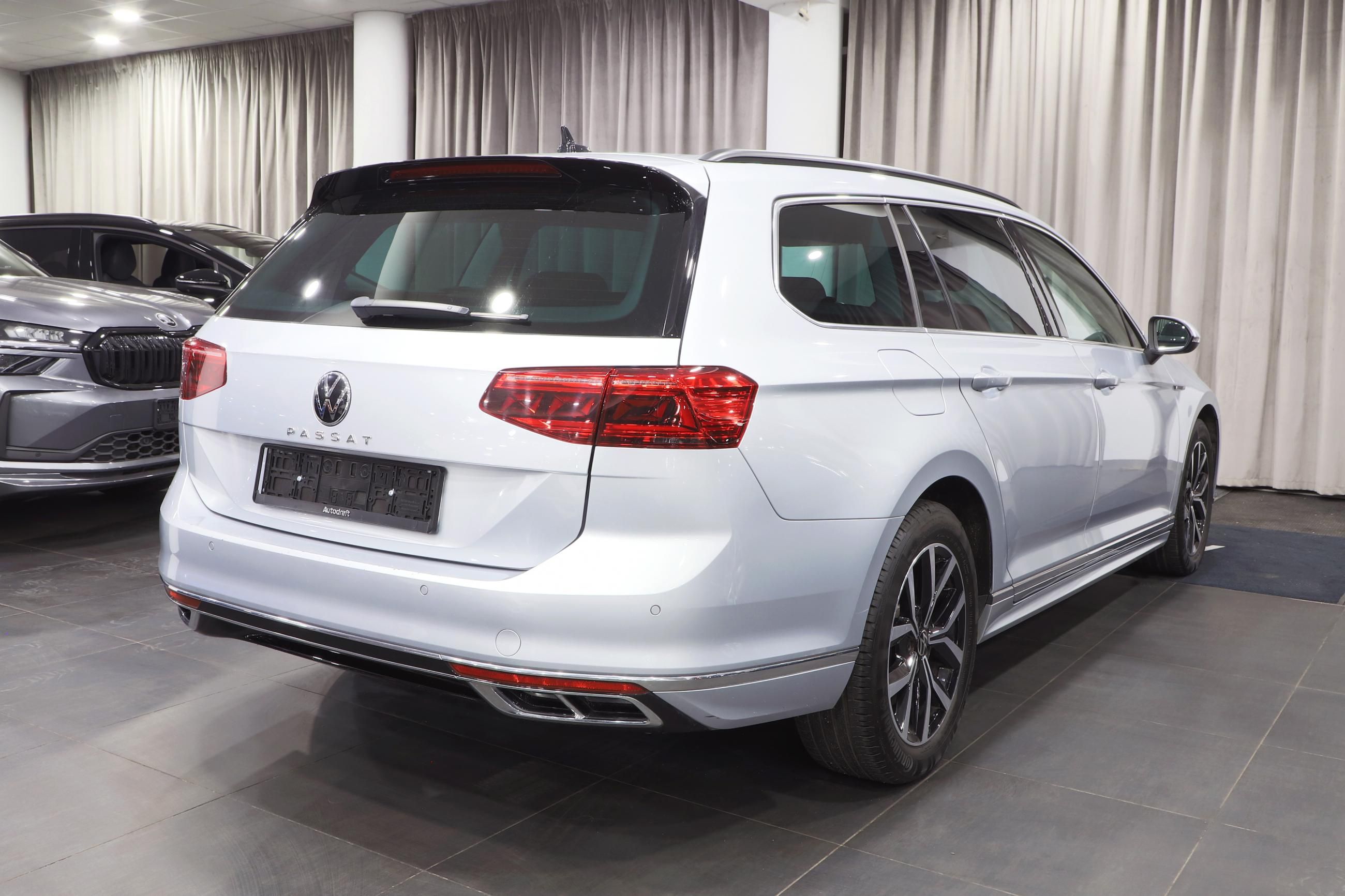 Volkswagen Passat Variant, 2.0 TDI 147kW DSG R-Line - fotka 3