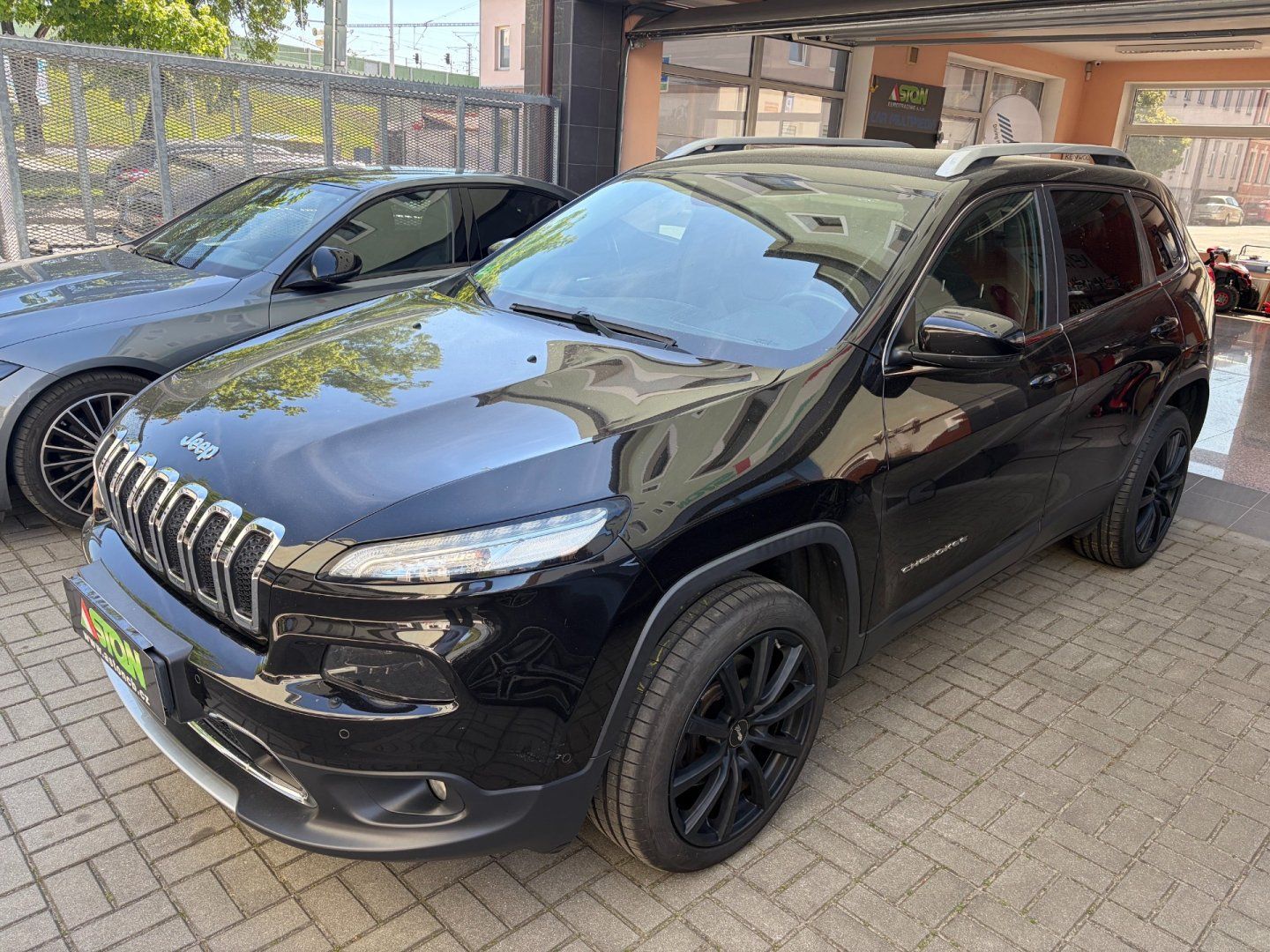 Jeep Cherokee, 2,2 M-Jet,AT,4x4,servis,2xkola - fotka 3