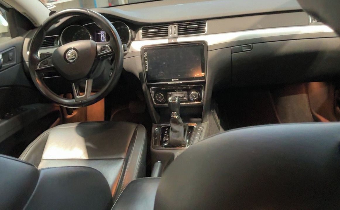Škoda Superb, 2.0 Tdi 125 KůŽE DSG BI-XENONY - fotka 2