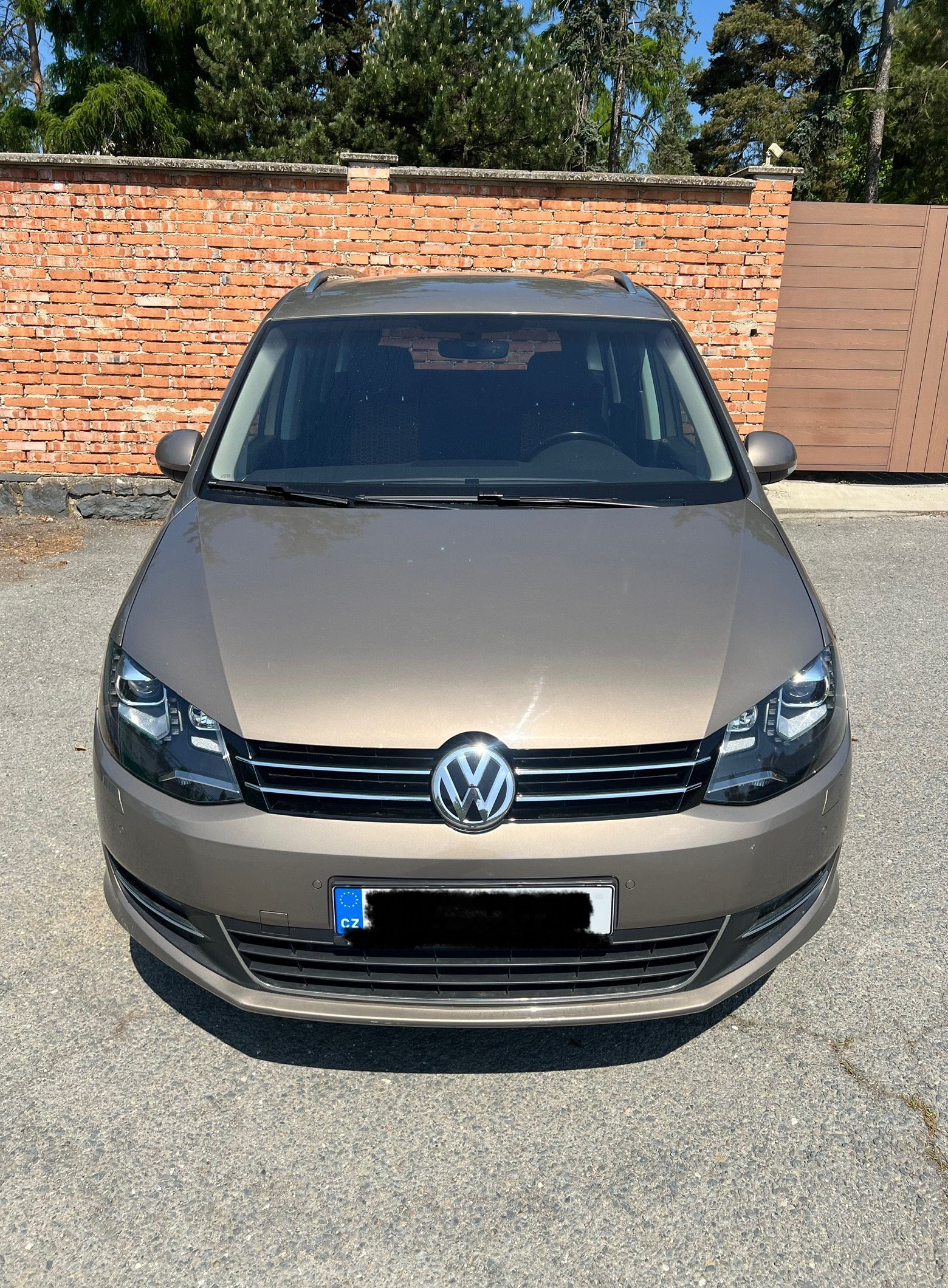 Volkswagen Sharan, 135kW DSG 7MÍST EL.DVEŘE TAŽNÉ - fotka 2