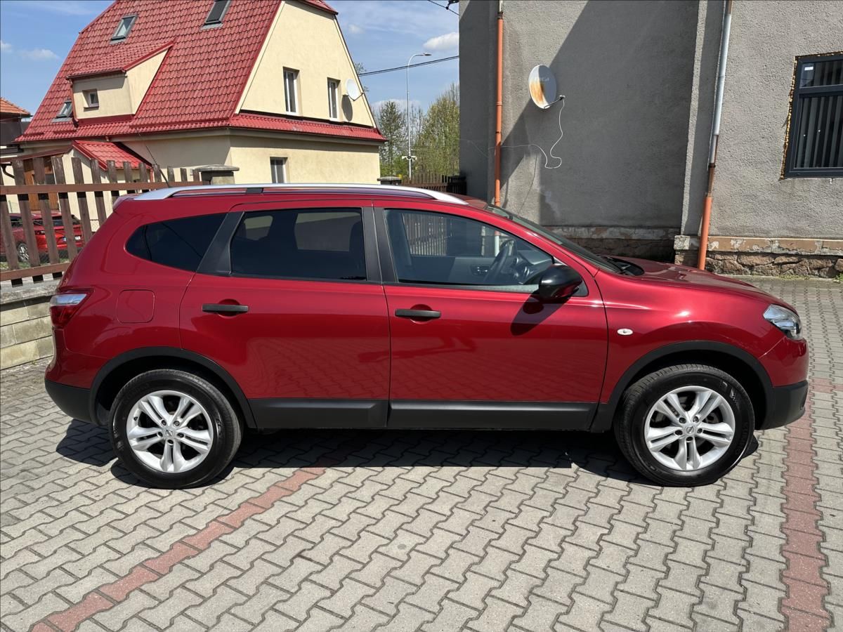 Nissan Qashqai, 2,0 +2 4x4 7.Míst - fotka 2