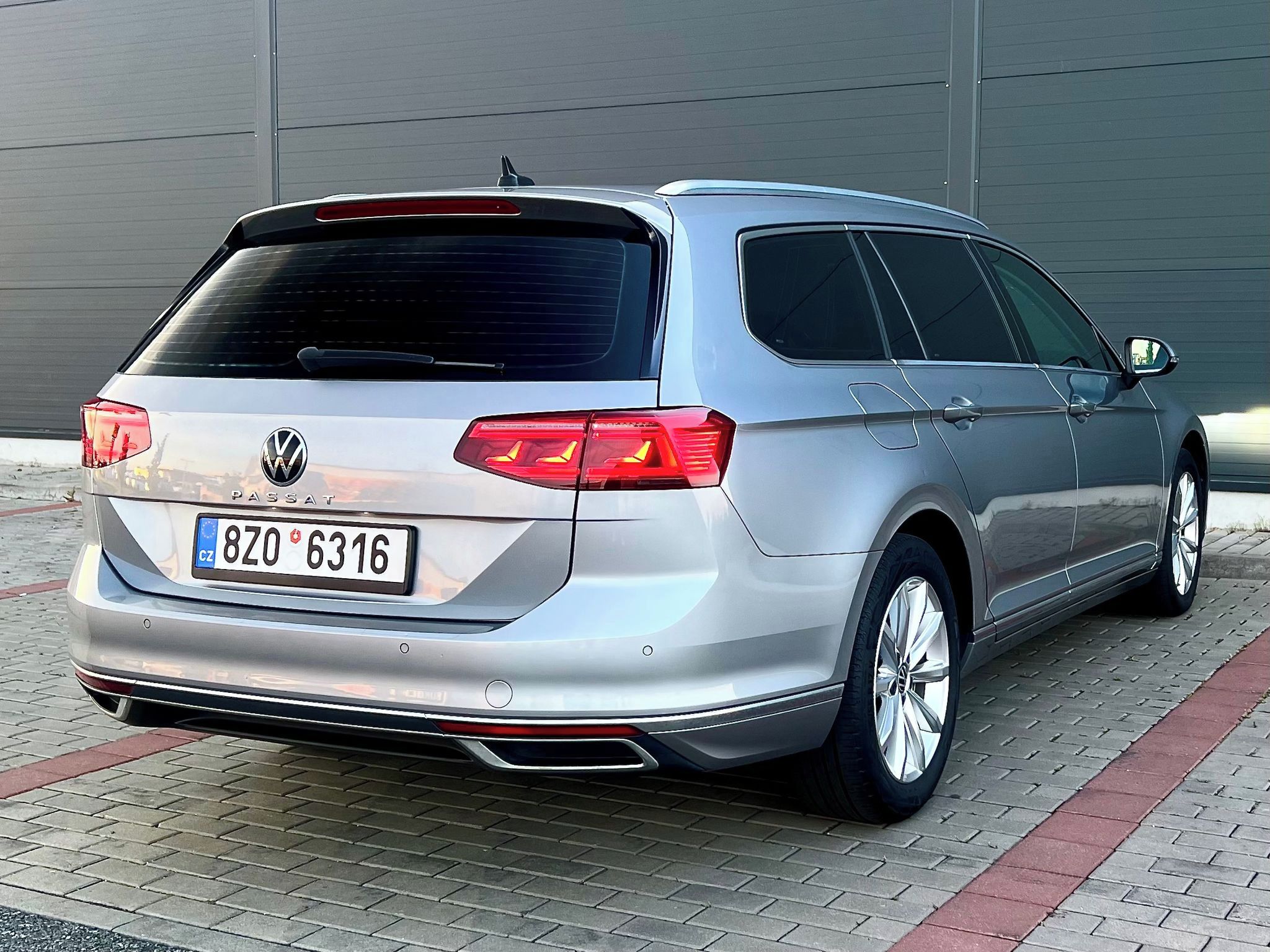 Volkswagen Passat, 2.0 TDI-DSG-ELEGANCE - fotka 6