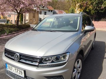 VW Tiguan - 2,0 benzin