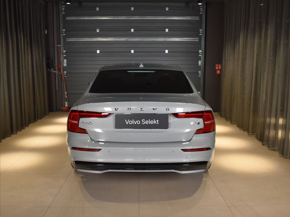 Volvo S60, 2,0 B5 AWD Ultimate Panorama - fotka 5