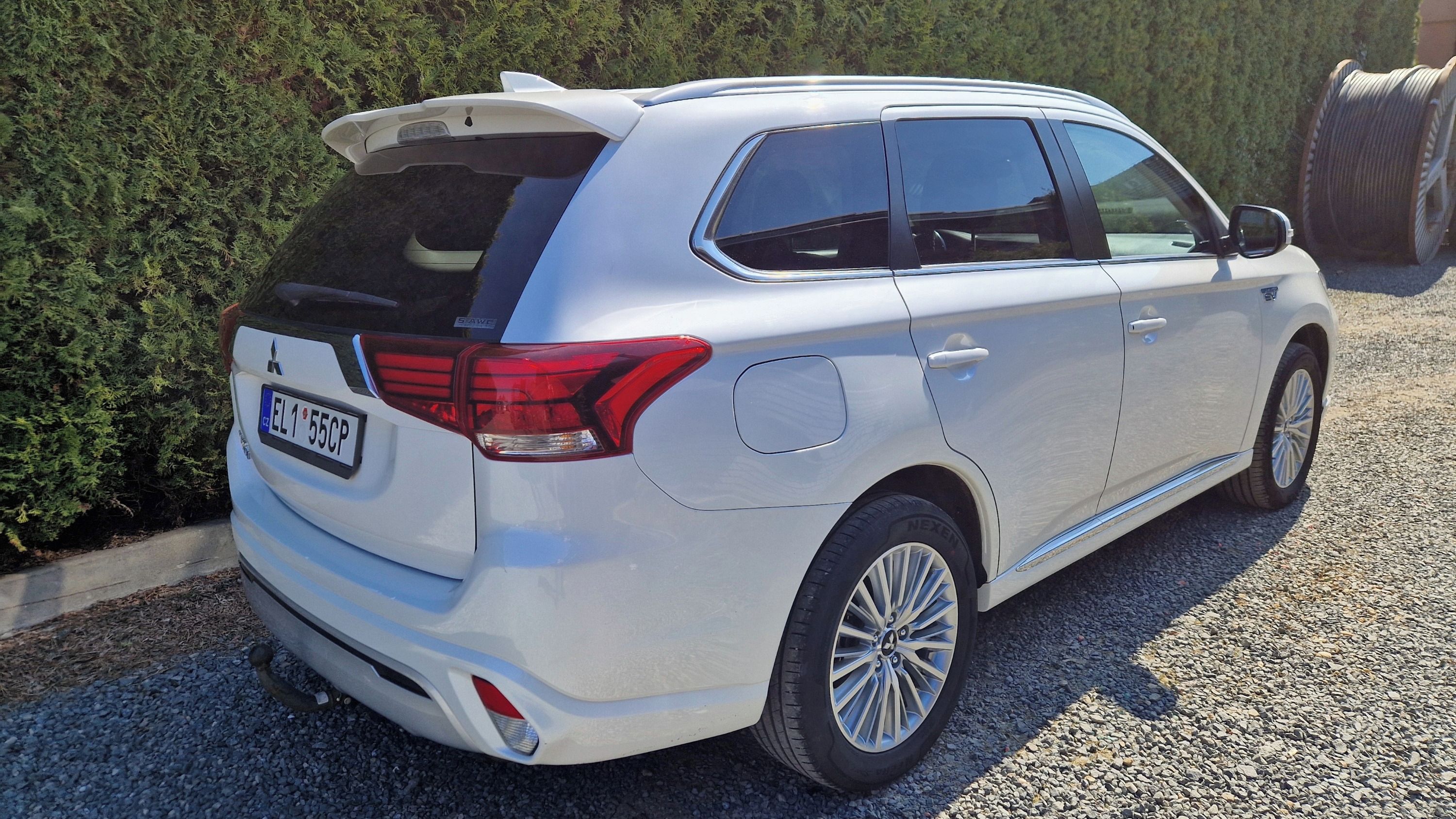 Mitsubishi Outlander, 2,4 PHEV-KŮŽE-AUT-POUZE 64TKM - fotka 2
