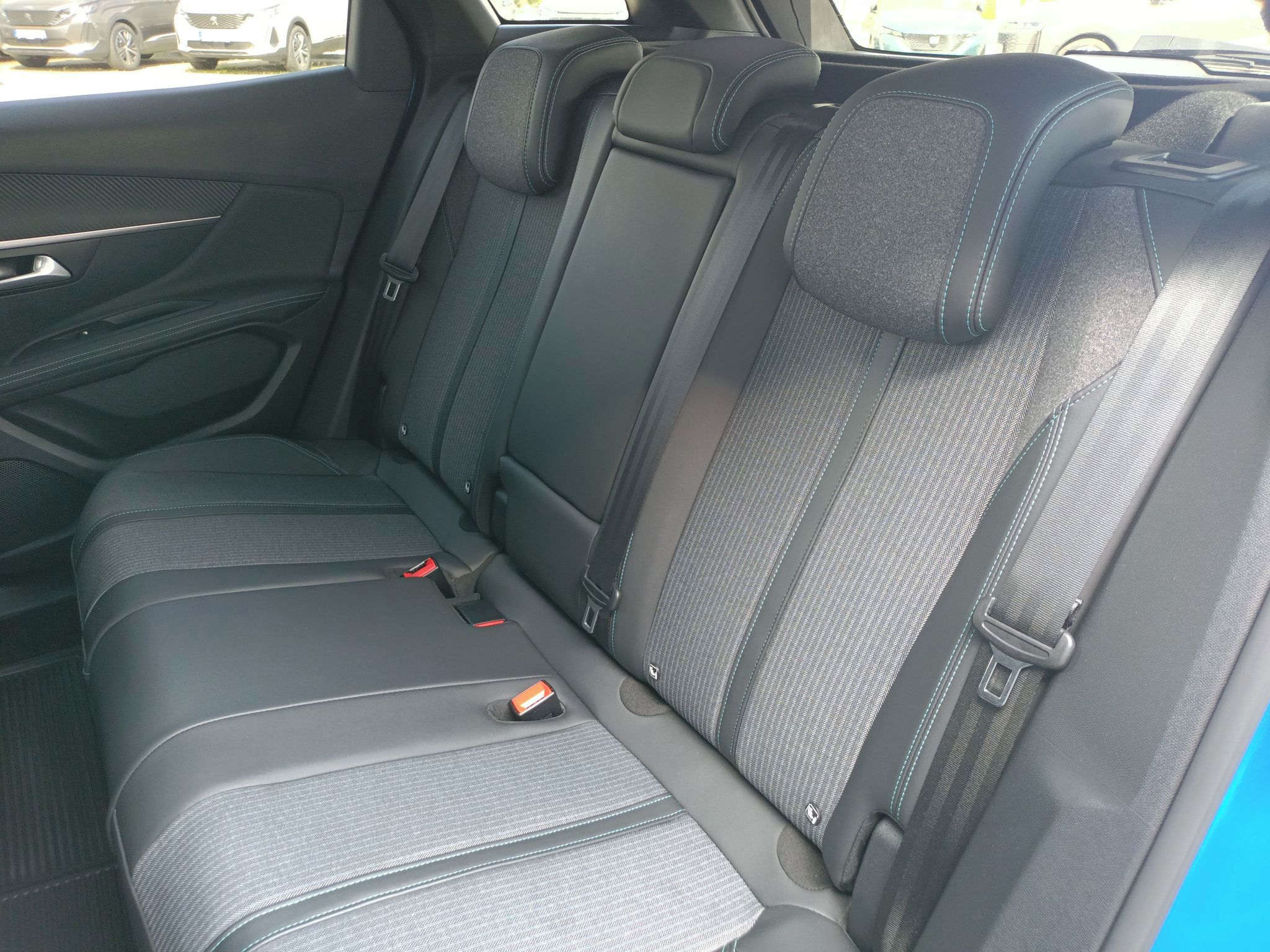 Peugeot 3008, ALLURE 1.2 - 130 EAT8 - fotka 5