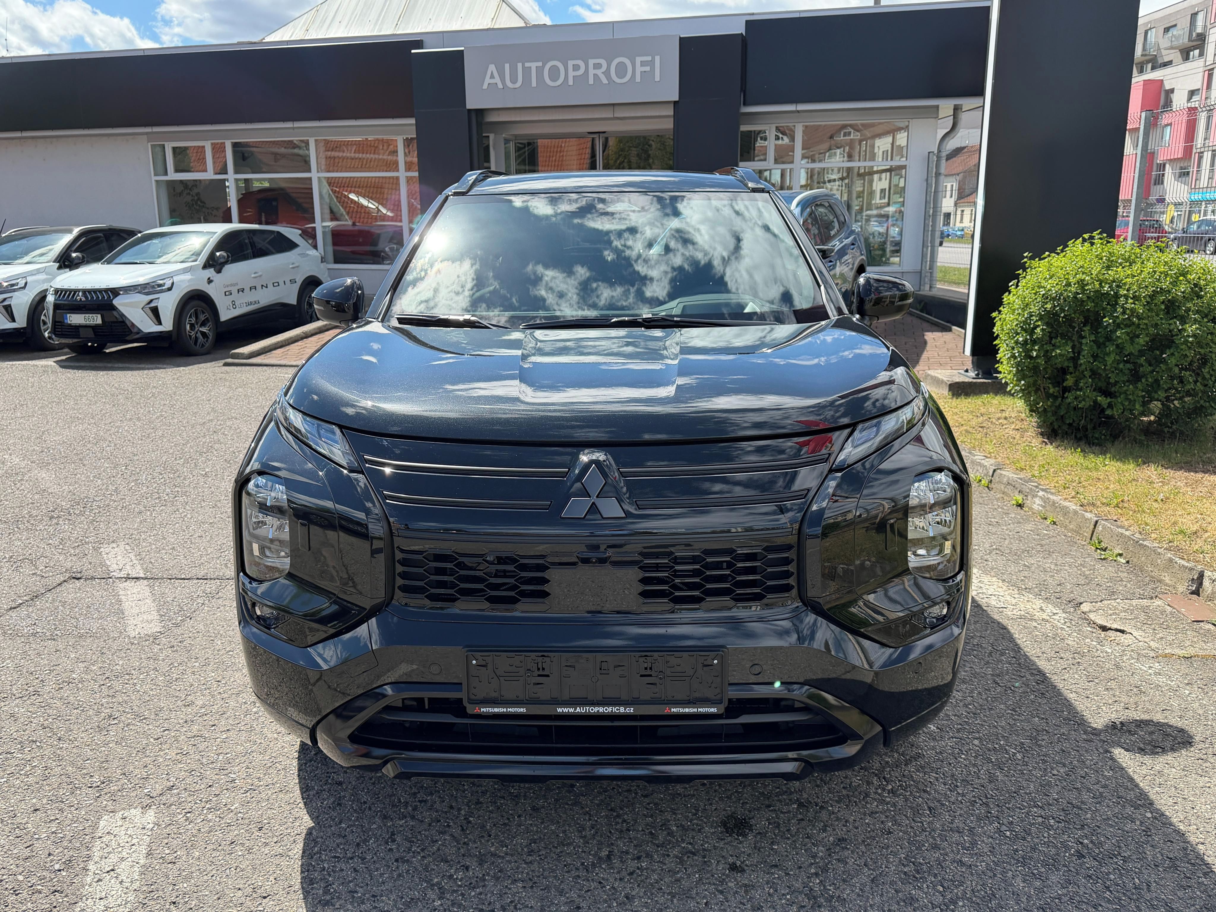 Mitsubishi Outlander, PHEV 2.4L PHEV INSTYLE+ SAM - fotka 2