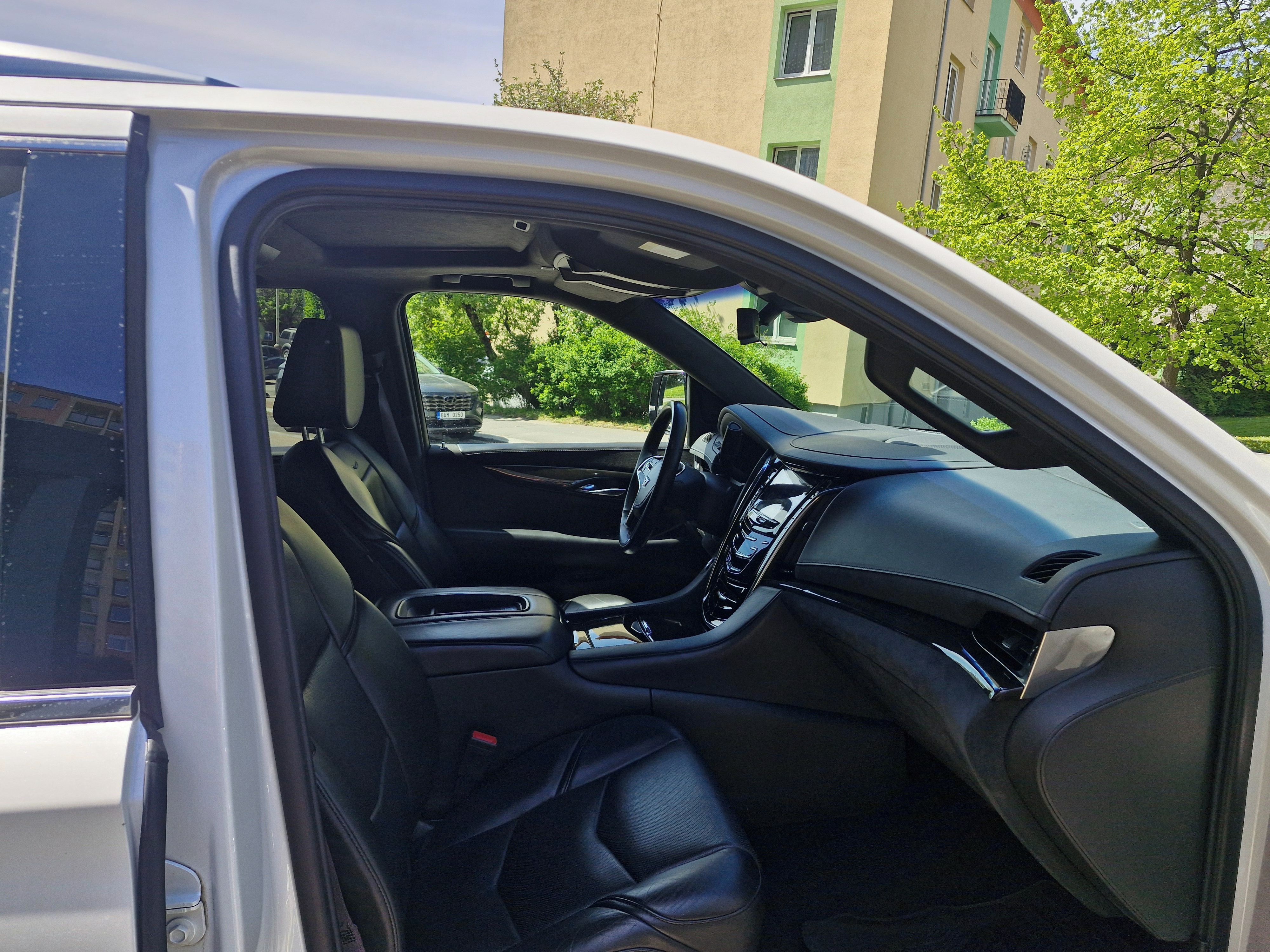 Cadillac Escalade, 6.2 ESV Platinum - fotka 5