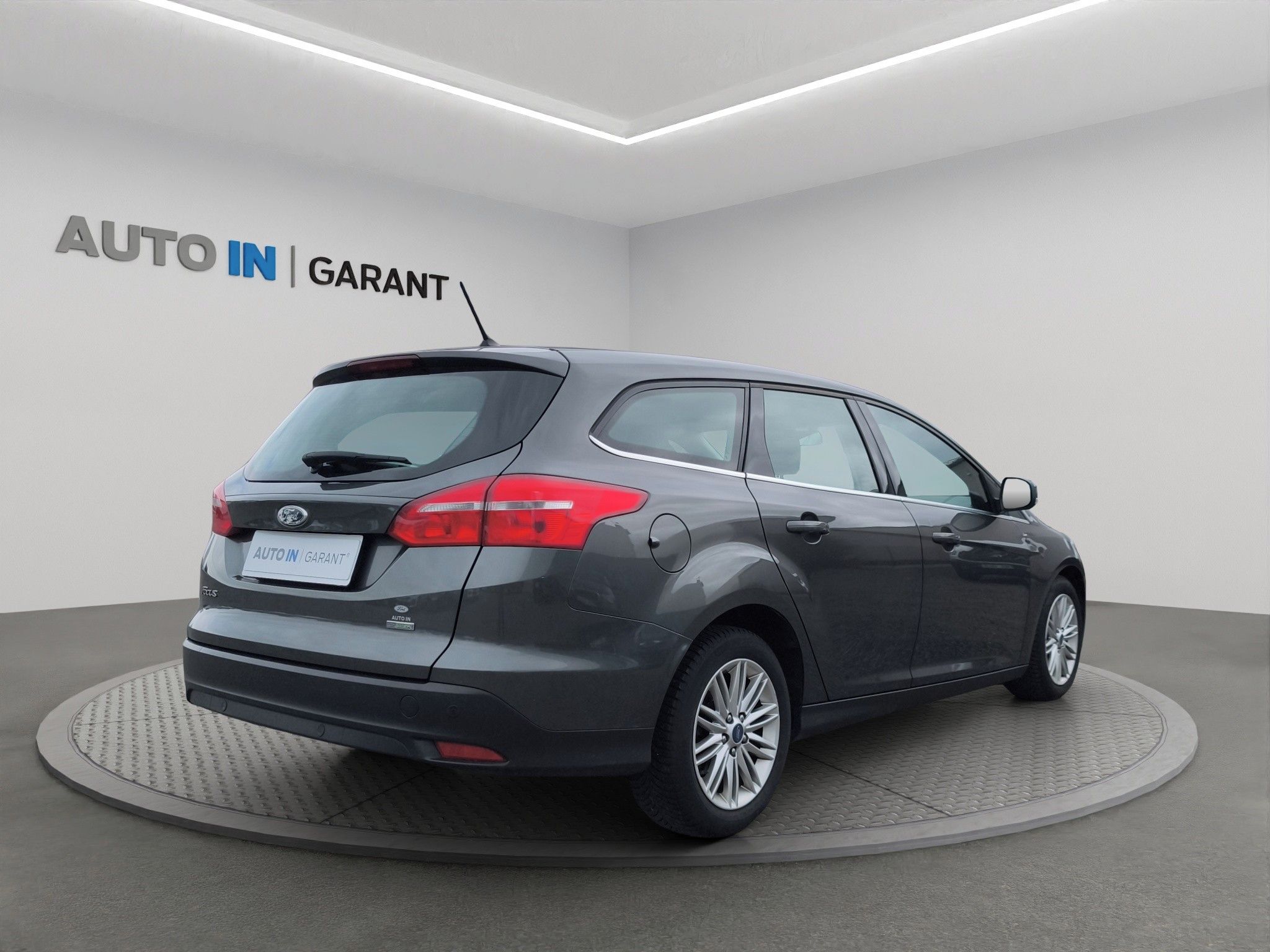 Ford Focus, 1.0 92 kW, ČR,1MAJ,Winter Sada - fotka 5