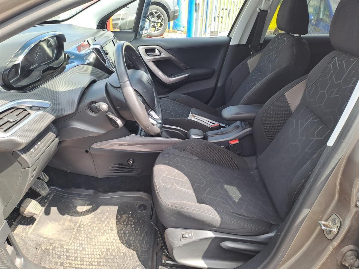 Peugeot 2008, 1,2 THP SERVISKA,KOUPENO CZ - fotka 5