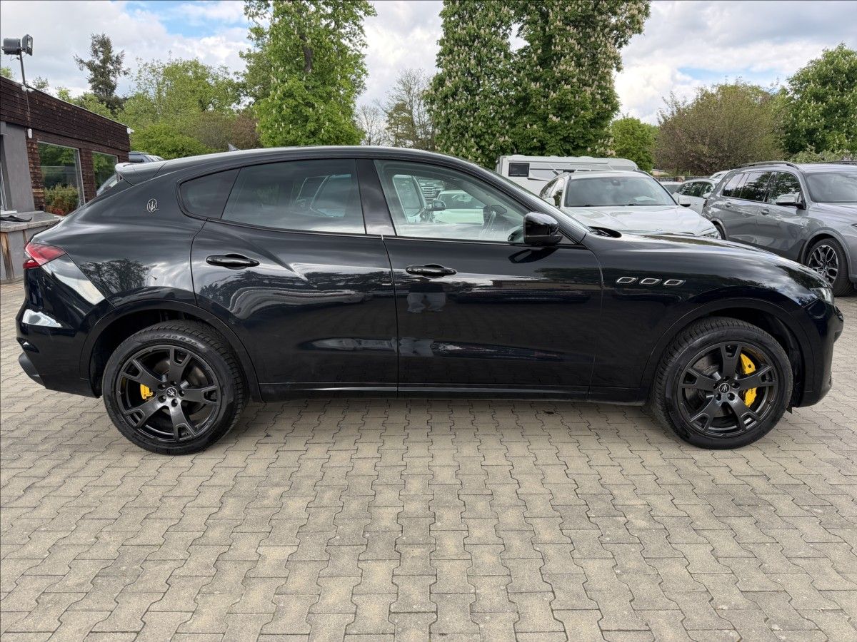 Maserati Levante, 3.0V6 SQ4 - fotka 5