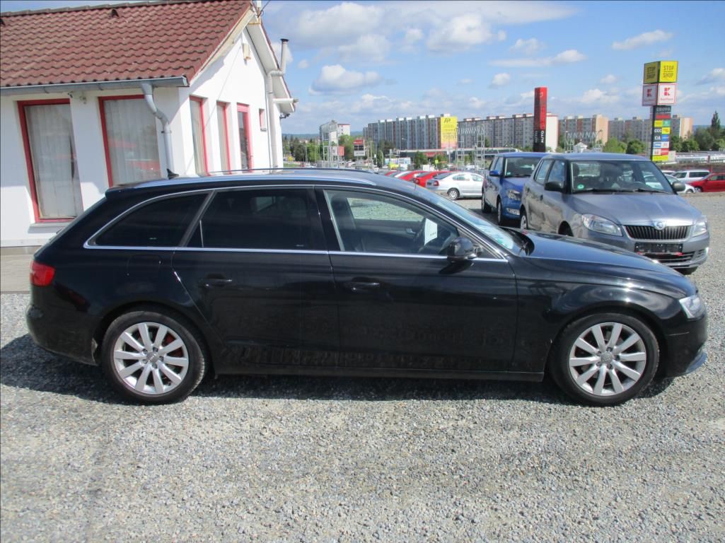 Audi A4 Avant, 2,0 TDI, quattro, servis,navi, - fotka 4