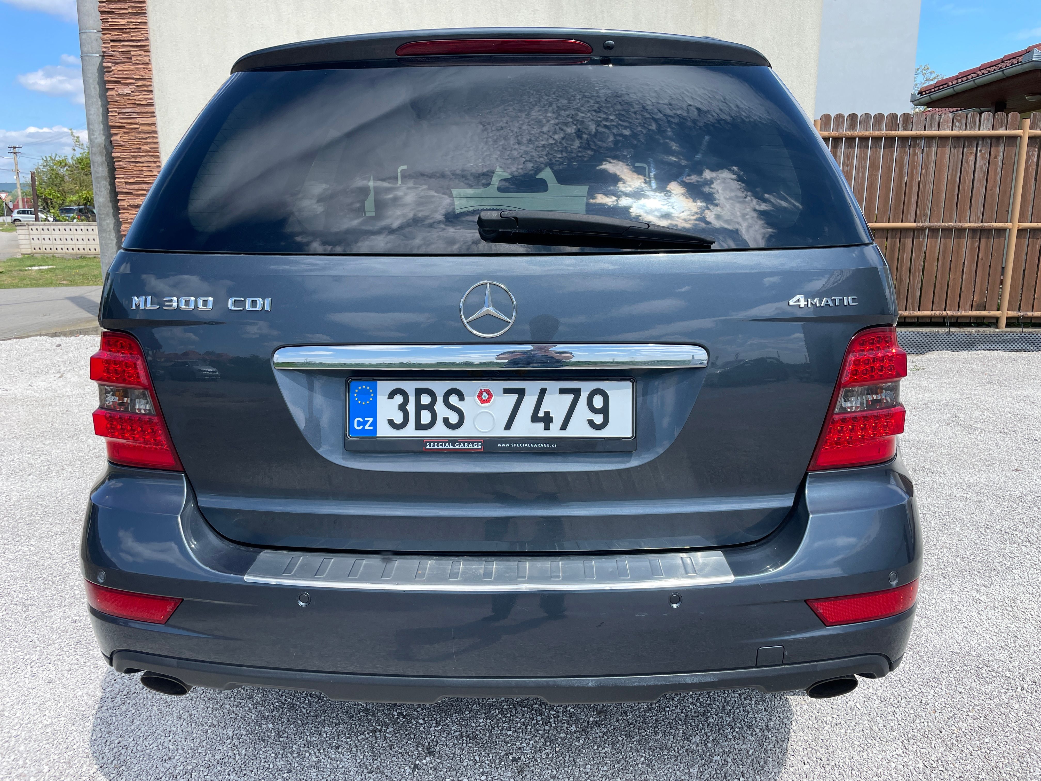 Mercedes-Benz ML, 300 CDI 4Matic BlueEfficiency - fotka 4