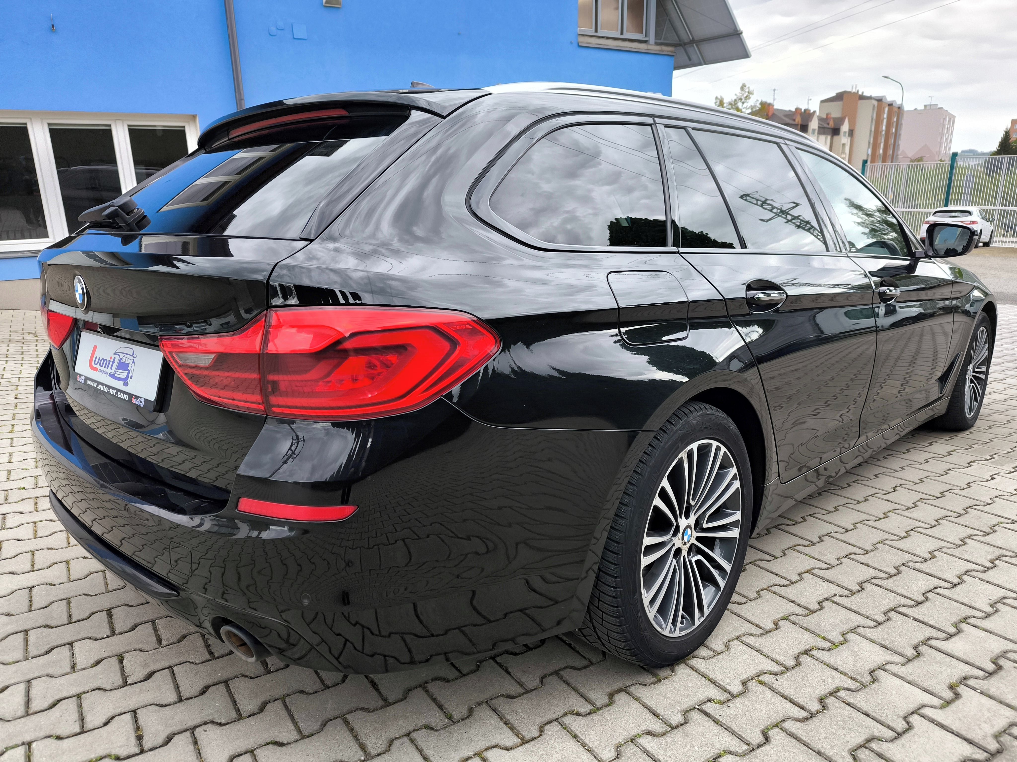 BMW Řada 5, 530D xDrive - fotka 5