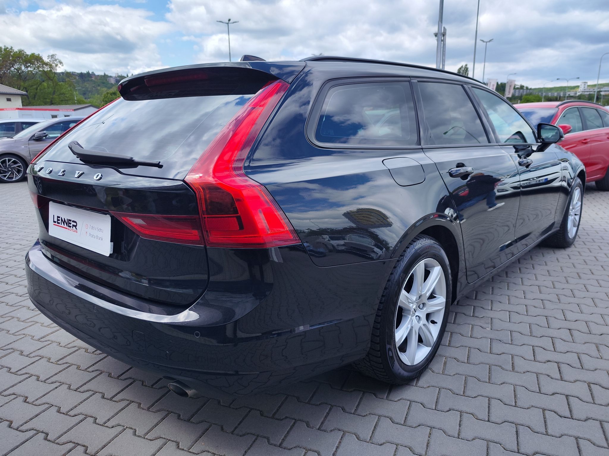 Volvo V90, D3 2.0/110kW Kinetic - fotka 5
